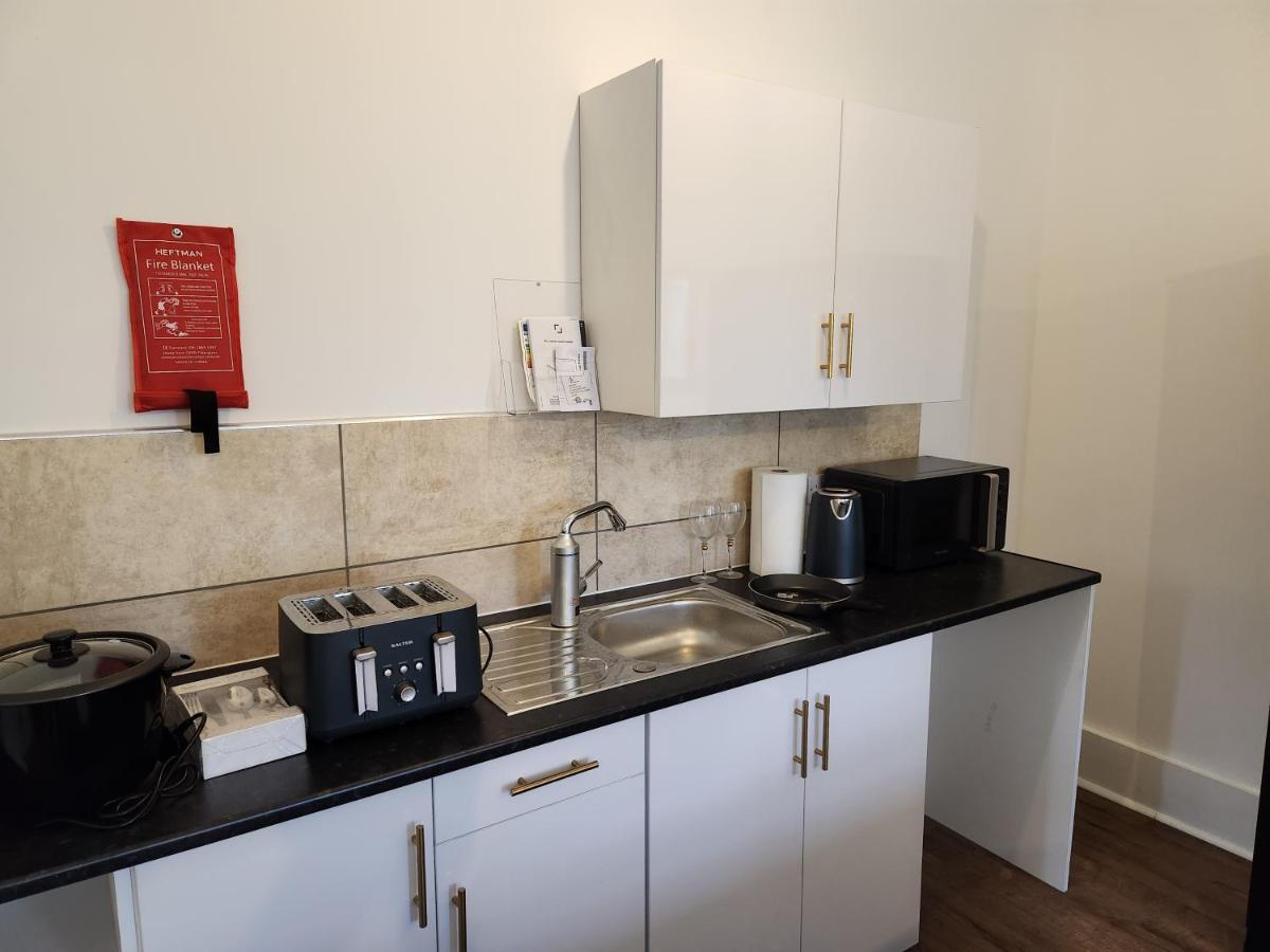Immaculate 1-Bedroom In Greenhithe Exteriör bild