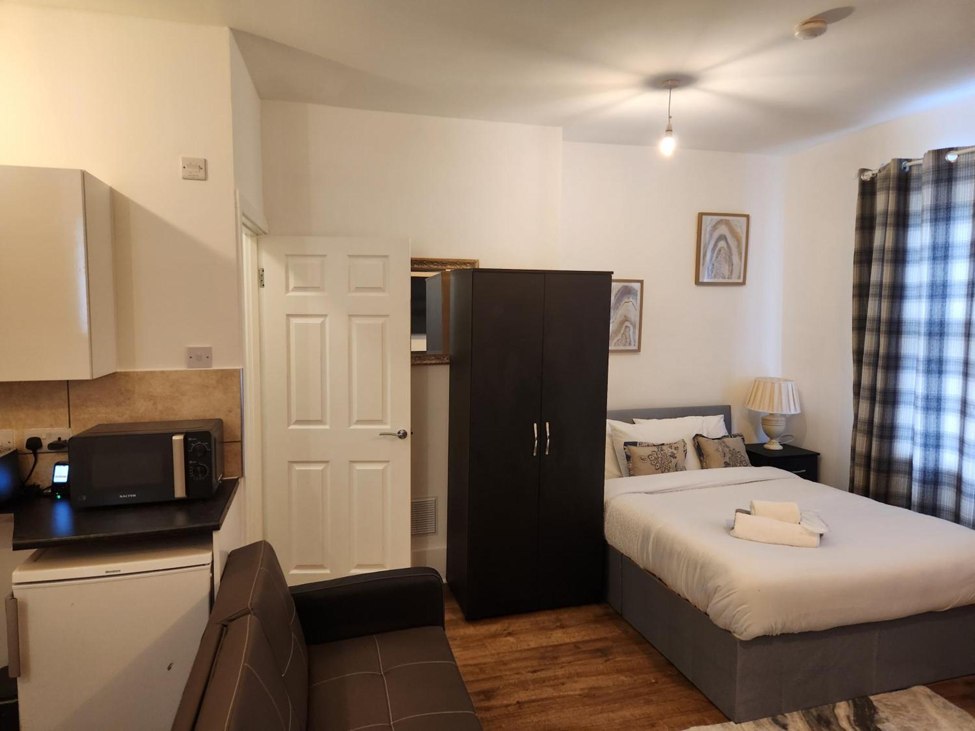 Immaculate 1-Bedroom In Greenhithe Exteriör bild
