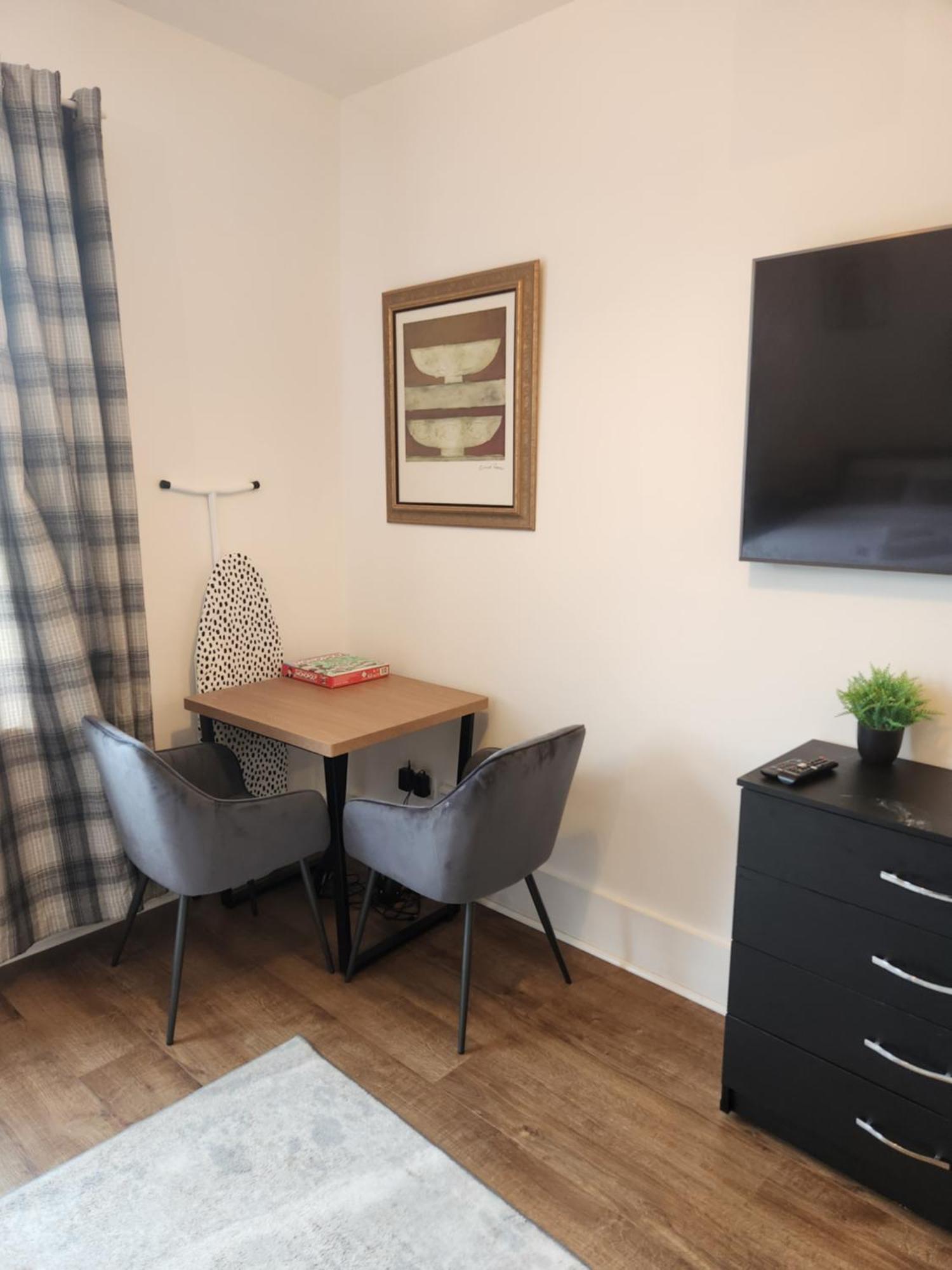 Immaculate 1-Bedroom In Greenhithe Exteriör bild